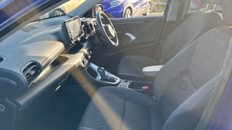 Toyota Yaris 1.5 Hybrid Design 5dr CVT Hybrid Hatchback